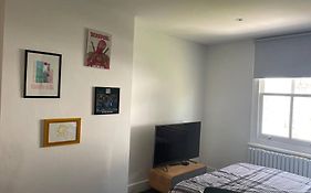 Studio 5 Mins From The Beach